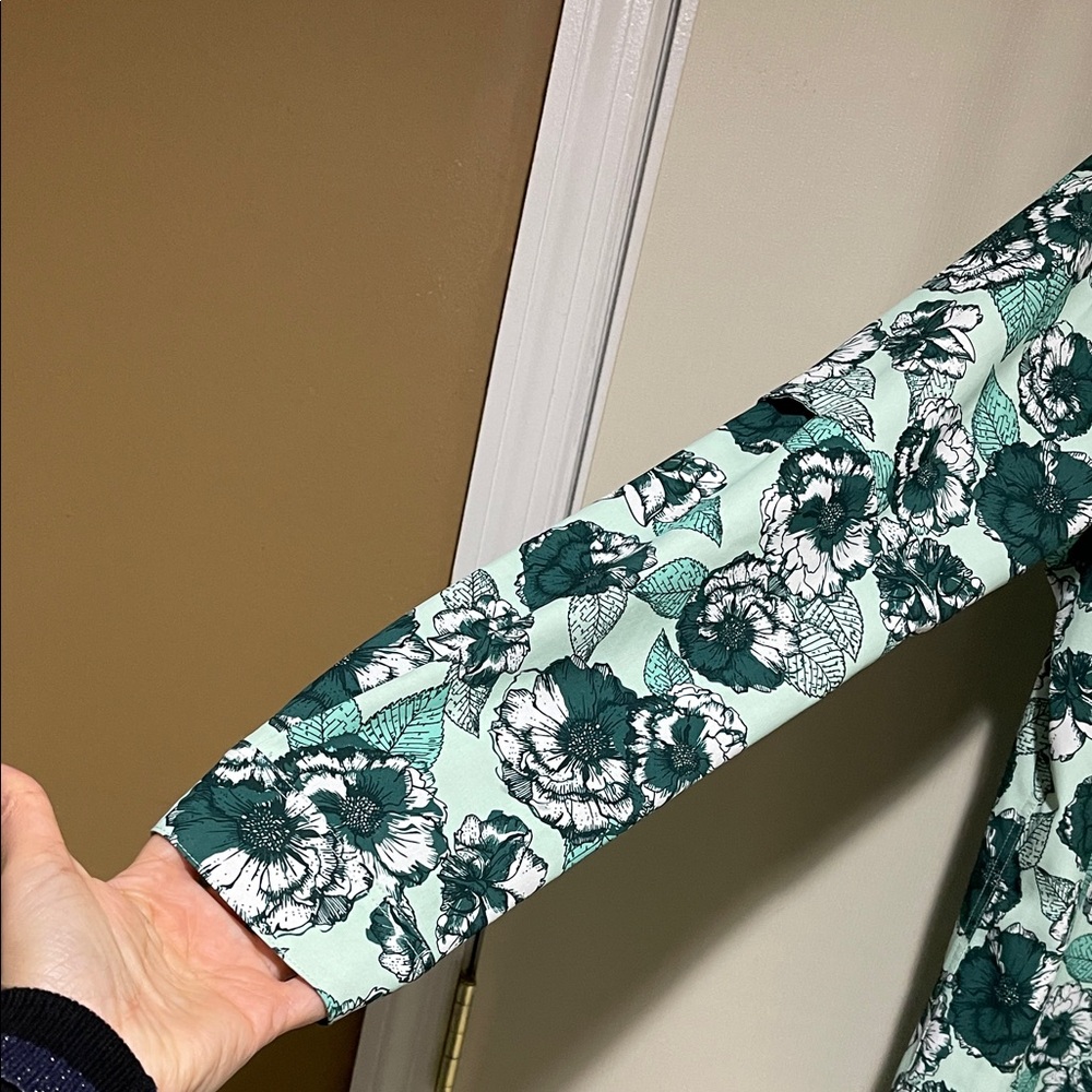 NWOT Duluth Trading Co Floral Blouse - Green and Black Size Medium - Picture 5 of 12